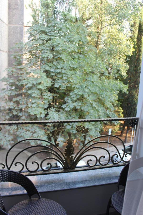 Hotel Tarasa Kutaiszi Kültér fotó