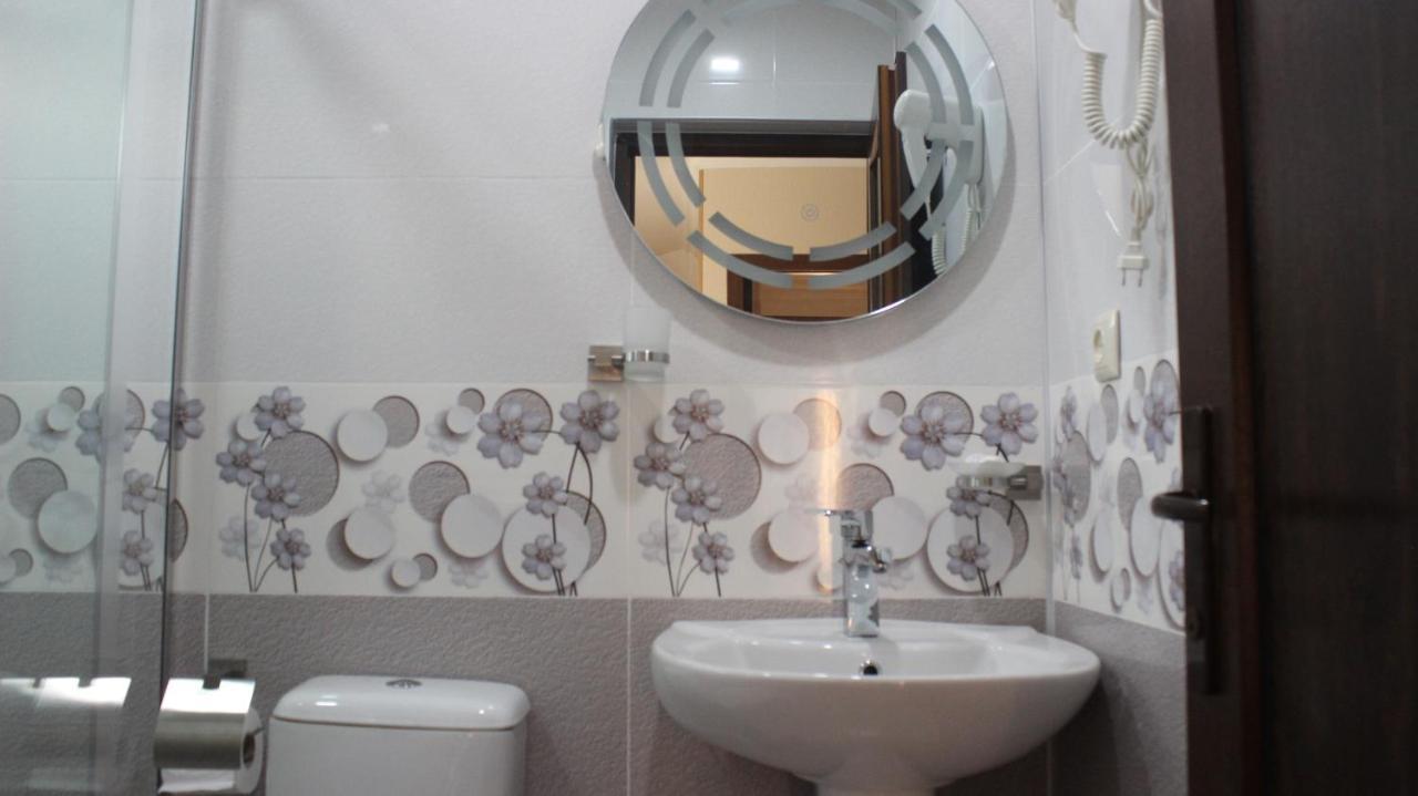 Hotel Tarasa Kutaiszi Kültér fotó